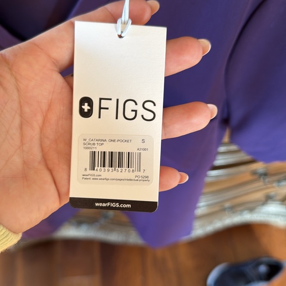 FIGS scrub top - Picture 2 of 3